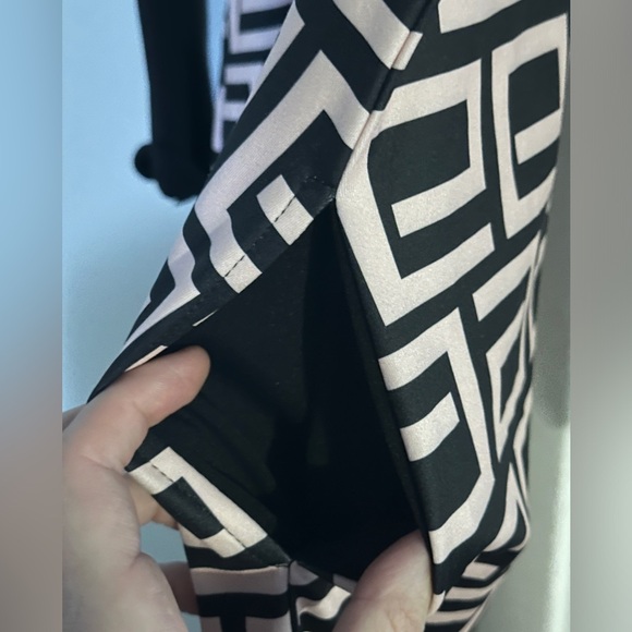 NWOT. ChicMe geo pattern dress with pockets. Size L. - Picture 4 of 7